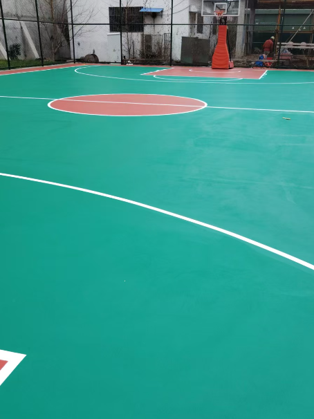 公主岭 球场长期使用易出现地面开裂